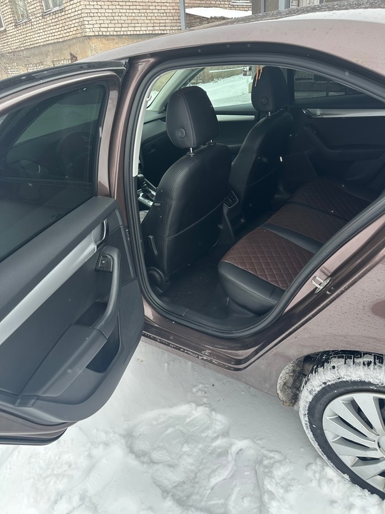 ПРОДАМ SKODA OCTAVIA 
2015 года!
Коробка (8)