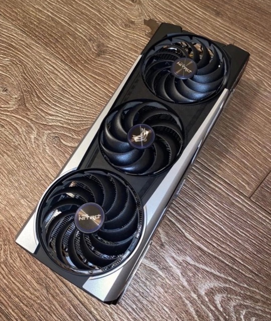 Продам новую видеокарту Radeon RX