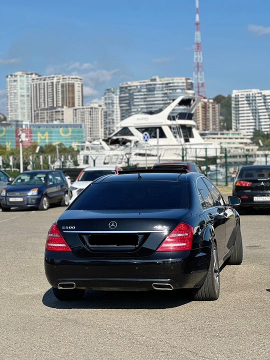 Продам Mercedes-Benz S500 W221 рестайлинг
2010 (3)