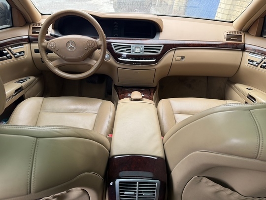 Продам Mercedes-Benz S500 W221 рестайлинг
2010 (5)