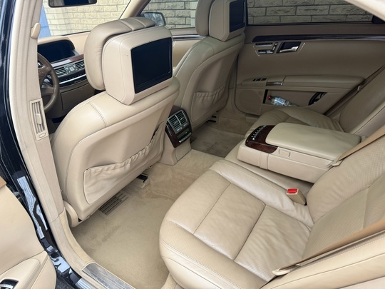 Продам Mercedes-Benz S500 W221 рестайлинг
2010 (6)