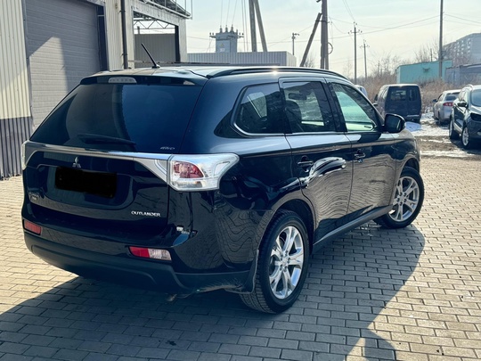 Продается Mitsubishi Outlander Акпп, Год (4)