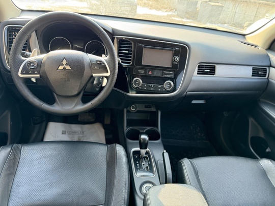 Продается Mitsubishi Outlander Акпп, Год (6)