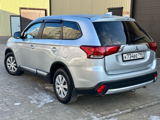 Продается Mitsubishi Outlander Акпп, Год (3)