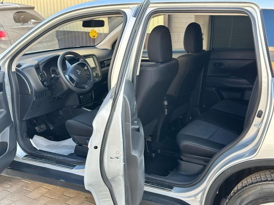 Продается Mitsubishi Outlander Акпп, Год (4)
