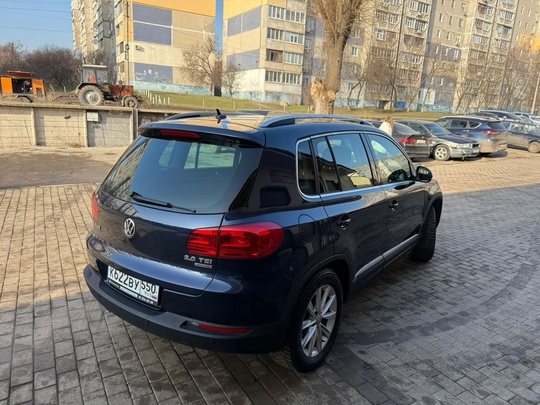 Volkswagen Tiguan 
2012
2.0 бензин, АКПП, (2)
