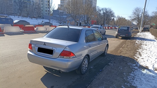 Продам надежный японский седан в (1)