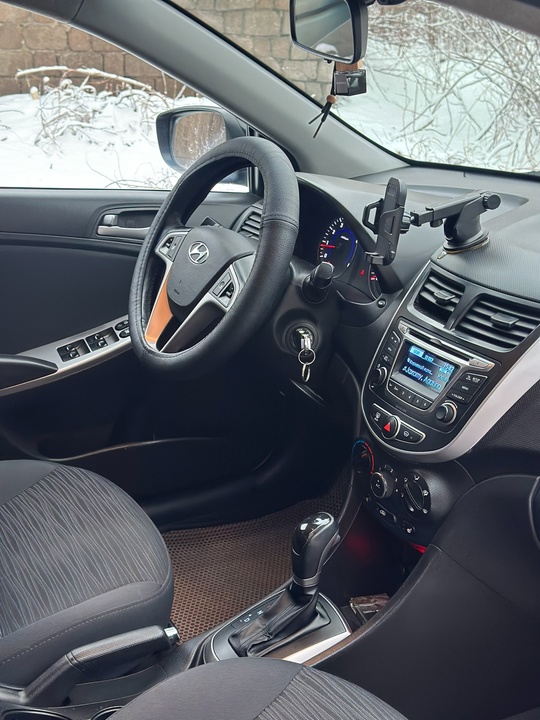 Продам Hyundai Solaris(рестайлинг )
Год - (7)