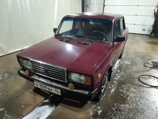 Продам ВАЗ 2107 2004г.Без вложений,сел-поехал.На (1)