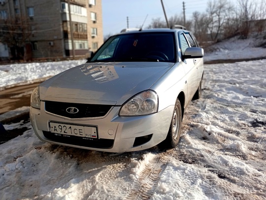 Продам Приору Универсал 
2013 год (3)
