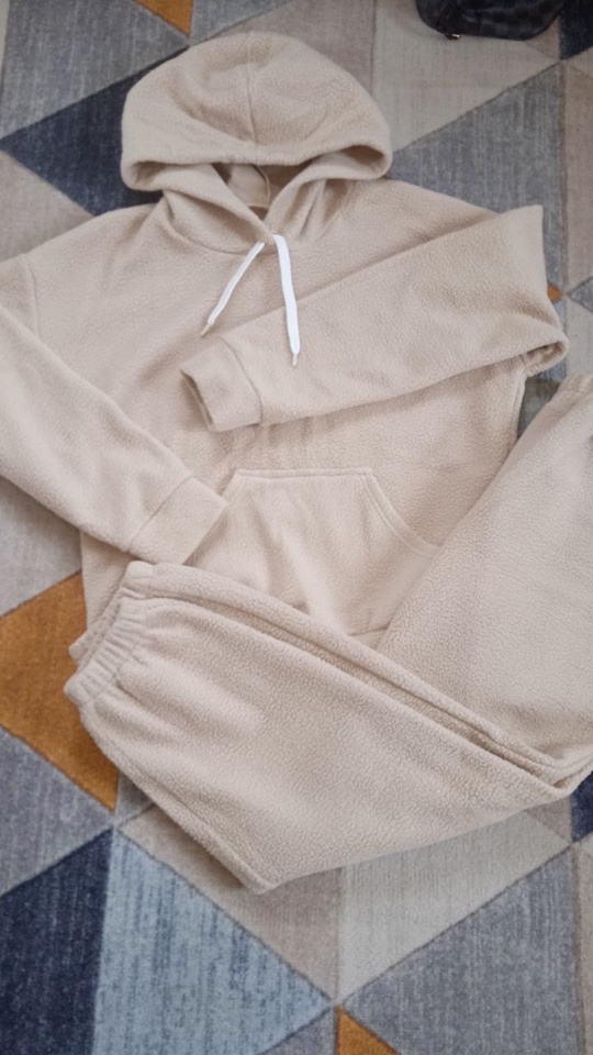 Продам новые костюмы :
1 фото (1)