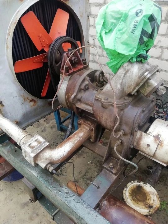 Продам винтовой компрессор зиф.5,5 кубов (1)