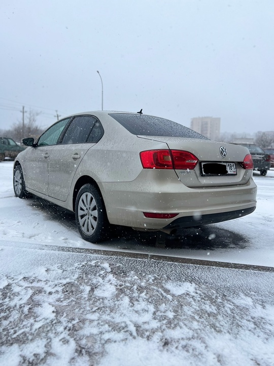 Продам Volkswagen Jetta 6
2012 год (2)