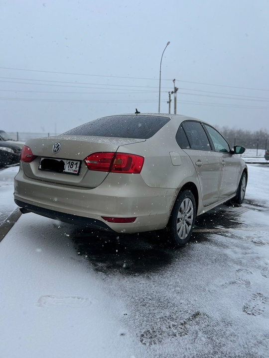 Продам Volkswagen Jetta 6
2012 год (3)