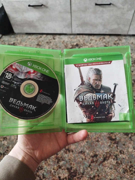 Продам Xbox One 500gb,
Один джойстик, (1)