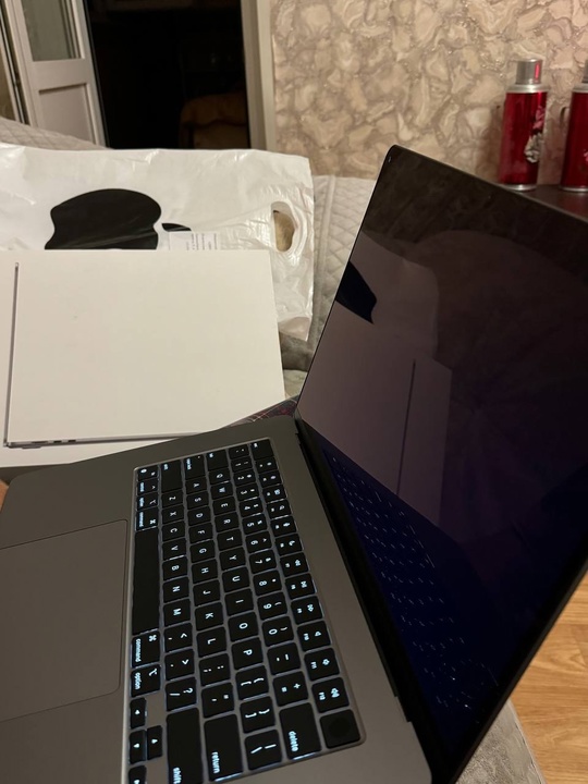 Продам MacBook Air 15 M3