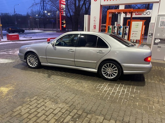 Продаётся легендарный Mersedes-benz w210
Мотор 2.0
136 (2)