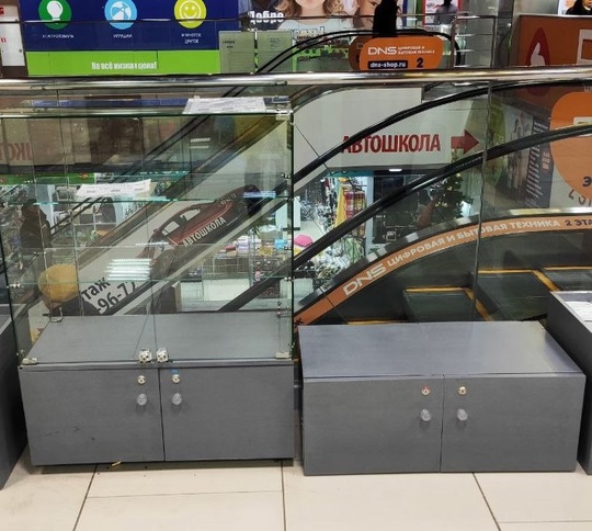 Продам торговую витрину + тумба (1)
