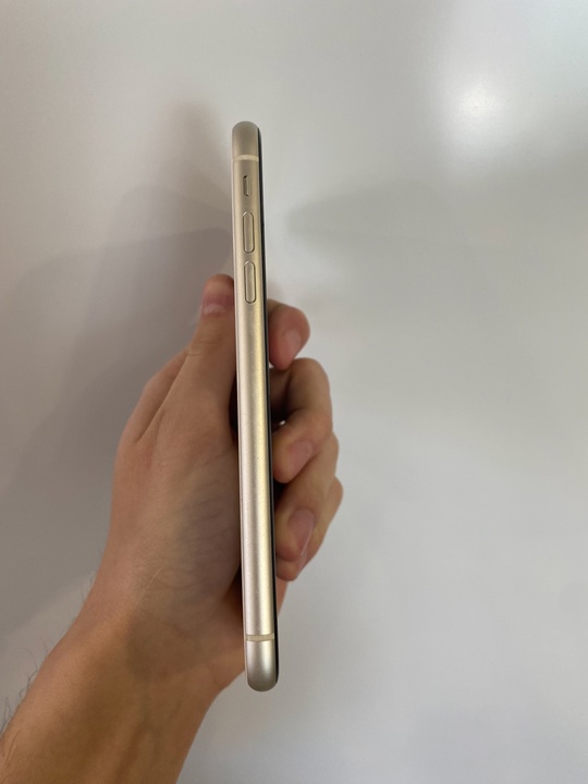 Продам iPhone 11/64 gb
Телефон в (3)
