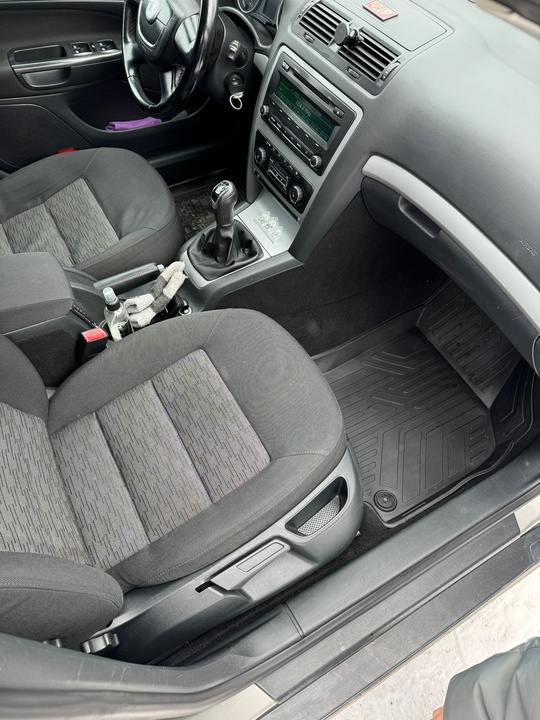 Продам  Срочно Skoda Octavia (8)