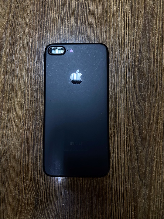 iPhone 7plus оригинальный. Черный матовый.