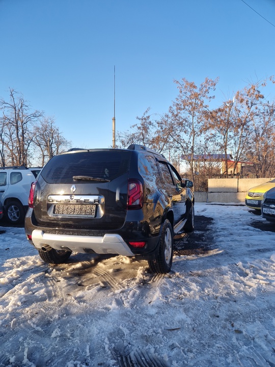 Продам Renault duster 2017г 
Объем (1)