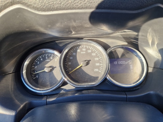 Продам Renault duster 2017г 
Объем (5)