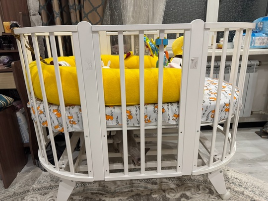 Продам кроватку с маятником. Ребенок