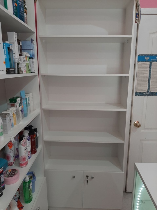 В продаже  торговое оборудование