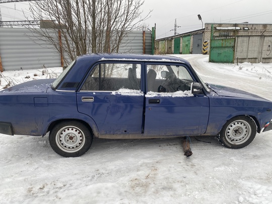 ВАЗ 2105 2007 года инжектор.
Рассмотрю (3)