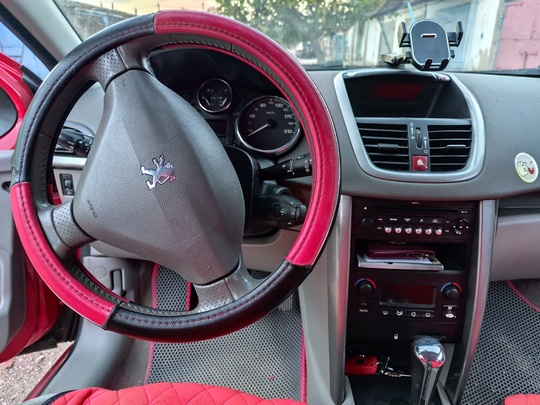 Продам Пежо 207, в отличном (1)