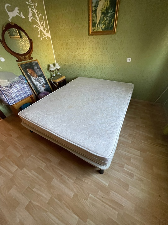 Продается кровать (каркас + матрас)

Продаю