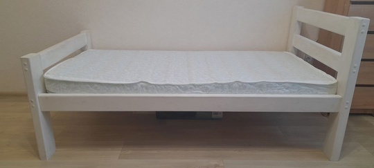 Продам кровать, спальное место 160*80.