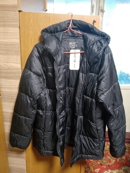 Продам новую зимнюю куртку. Размер (1)