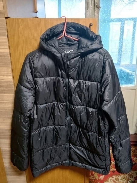 Продам новую зимнюю куртку. Размер (3)