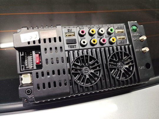 Продам автомагнитолы 
Jvc 1500р
Андроид 2х64 (1)
