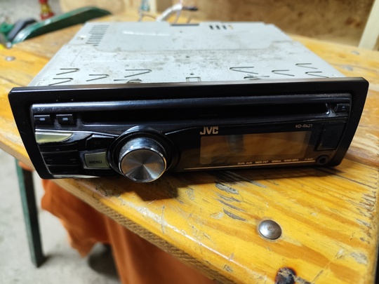 Продам автомагнитолы 
Jvc 1500р
Андроид 2х64 (2)