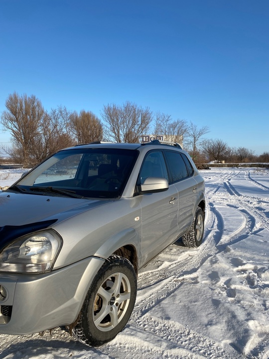 Hyundai Tucson 2007 год. 
Двигатель (1)
