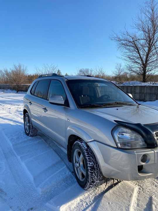 Hyundai Tucson 2007 год. 
Двигатель (2)