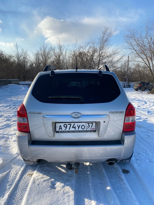 Hyundai Tucson 2007 год. 
Двигатель (3)