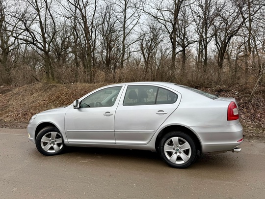 Skoda Octavia A5 2011г.
1.8T бензин (2)