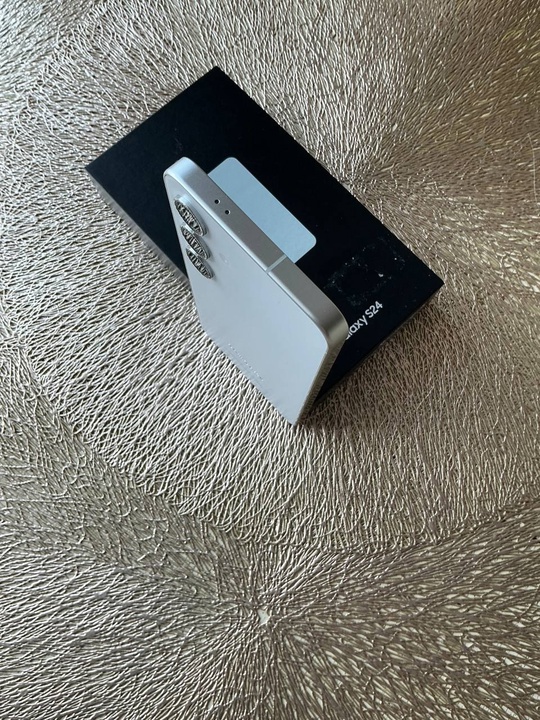 Samsung Galaxy S24 -8/128. Состояние (3)