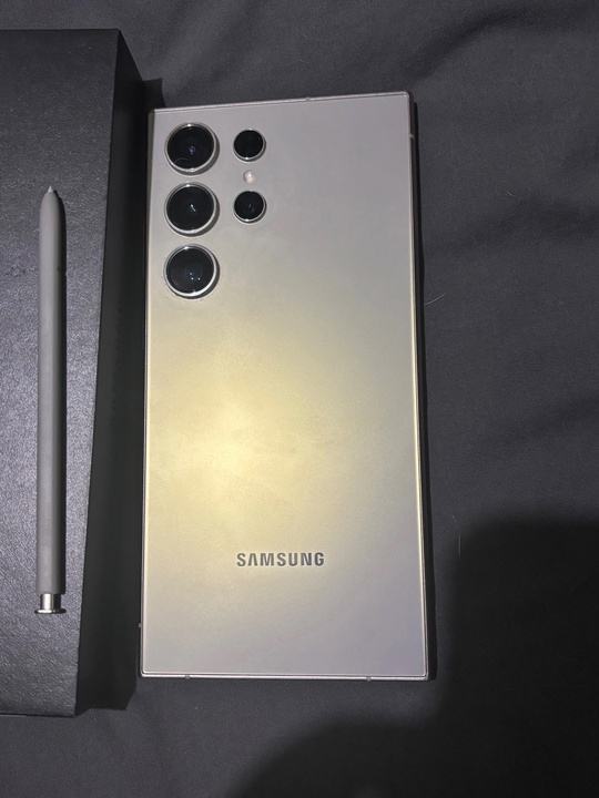 Samsung s24 ultra 512gb 
Идеальное (1)