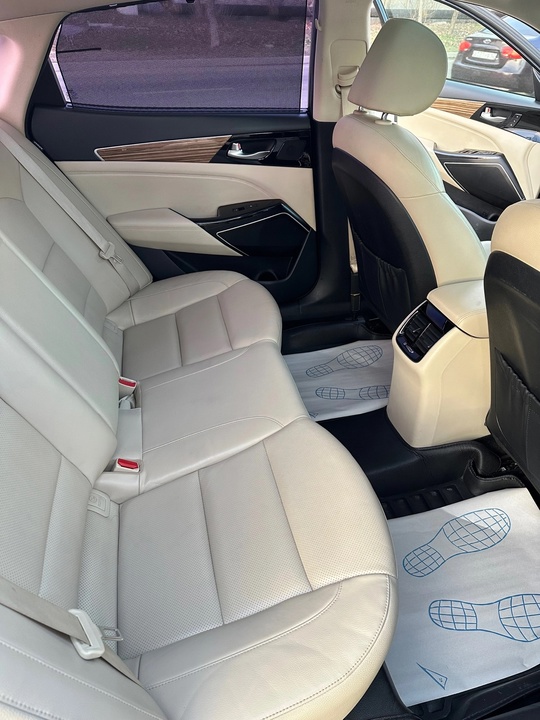 Kia k7
2016 год
2,2 td
1 хозяин
79,000 (8)