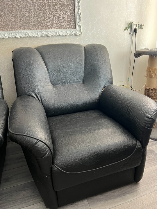 Продам
Диван + кресло
10 000 ₽ (5)