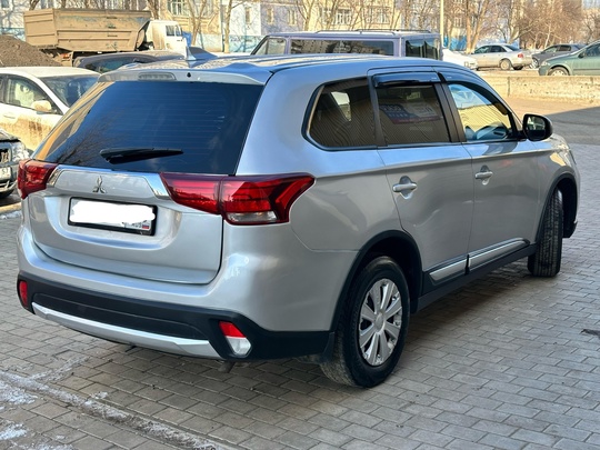 Продается Mitsubishi Outlander Акпп, Год (2)