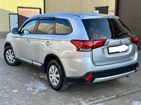 Продается Mitsubishi Outlander Акпп, Год (3)