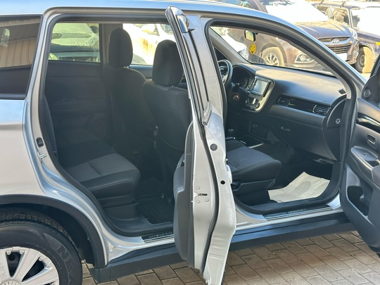 Продается Mitsubishi Outlander Акпп, Год (5)