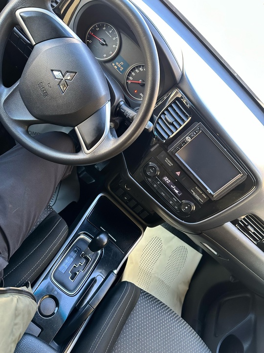 Продается Mitsubishi Outlander Акпп, Год (7)
