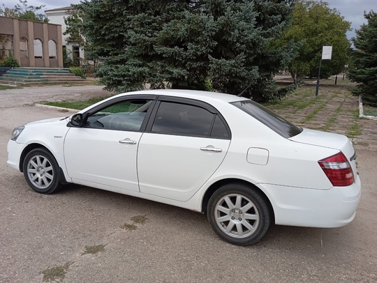 Продам срочно Geely Maple SL (3)